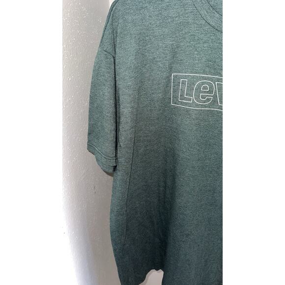 This is a Levi's men's graphic crewneck t-shirt in a green triblend - Picture 3 of 5